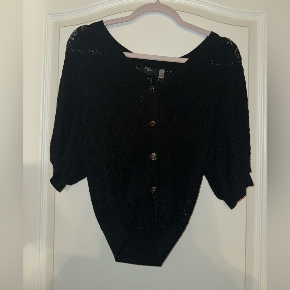 Super Cute Woven Quarter Sleeve Top! Perfect for work!